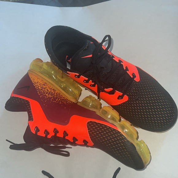 Nike shoes - Picture 2 of 6